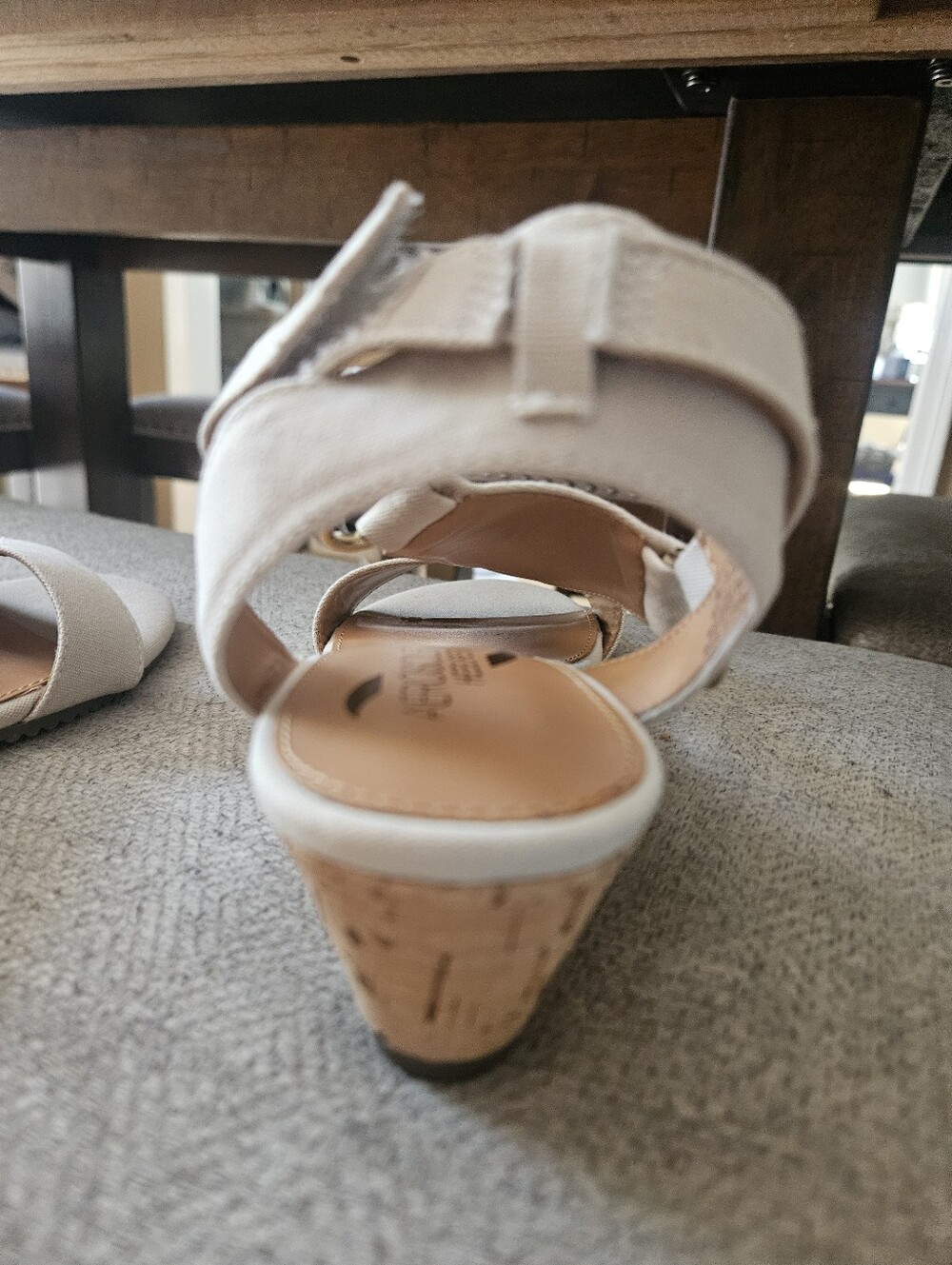 NWOT Aerosoles Light Beige T-Strap Sandals with Gold Accents - Picture 7 of 8